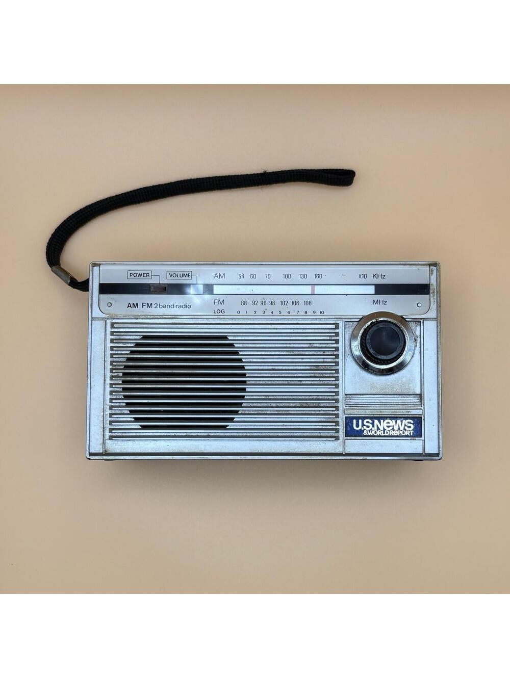 Vintage U.S. News & World Report AM-FM 2 Band Portable Radio